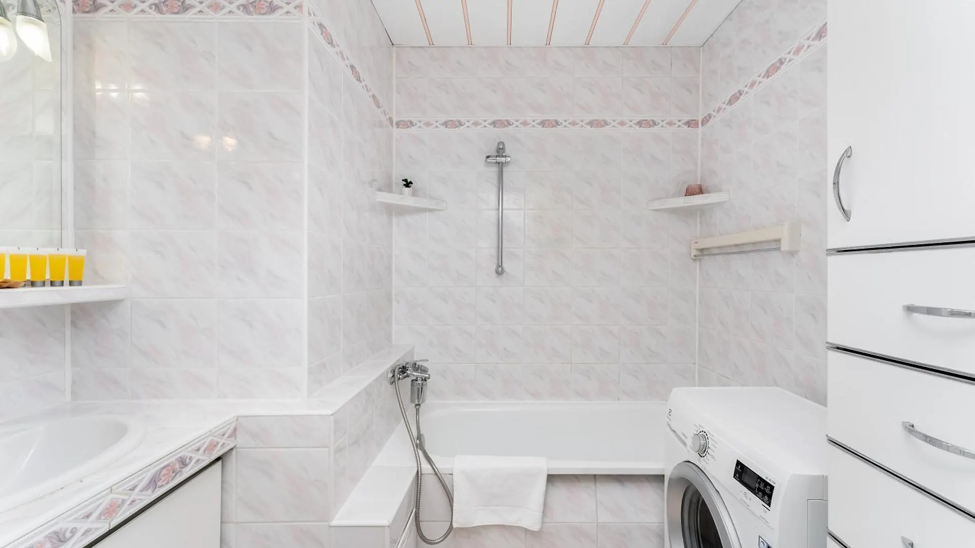 Park Zakrzowek Spacious Apartment Krakow Poland